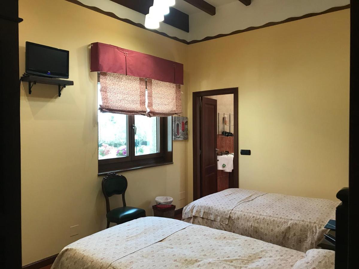 Hotel Batan Vilalba Buitenkant foto
